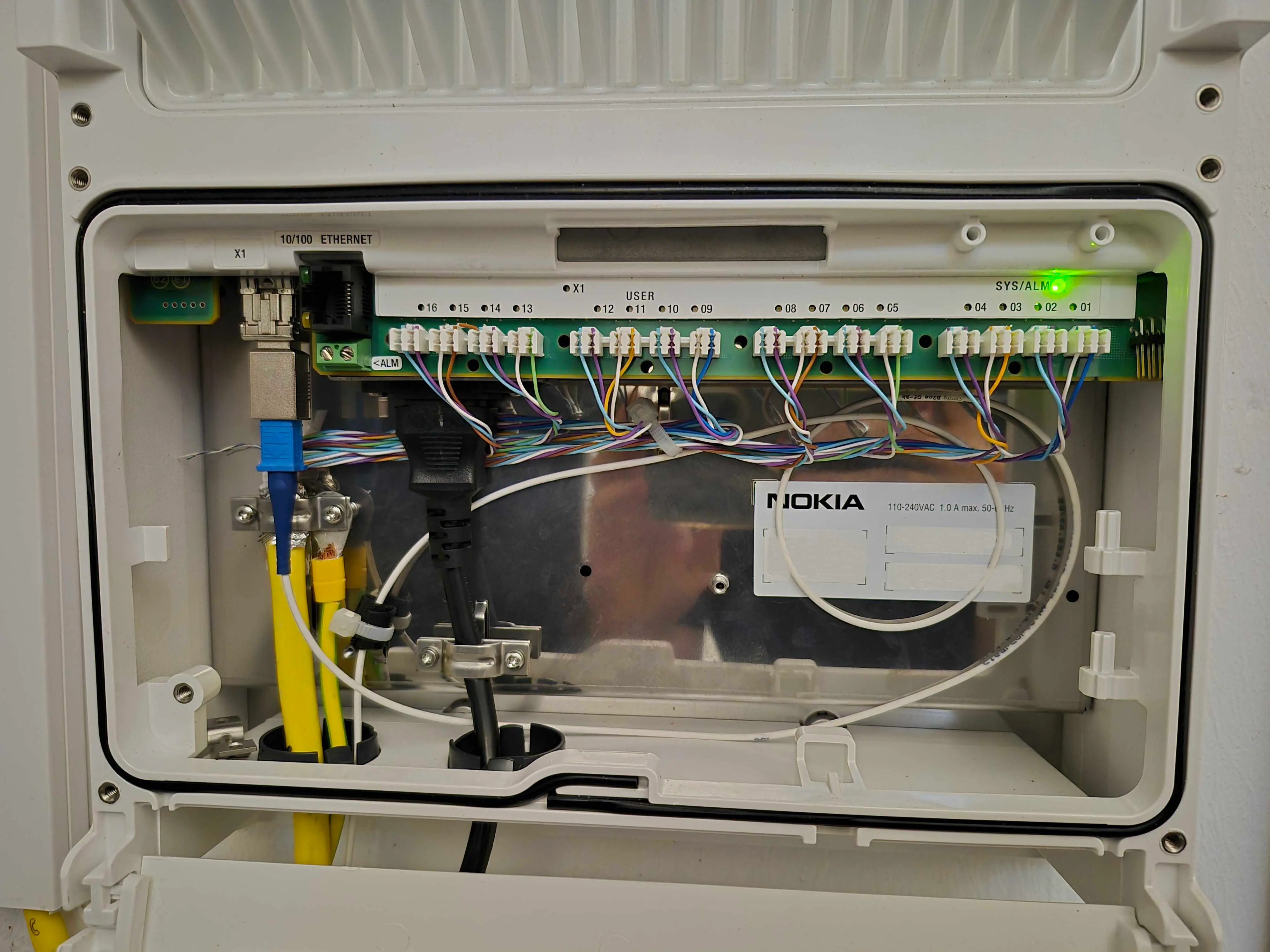 Geöffnete Nokia V1 Lightspan DPU